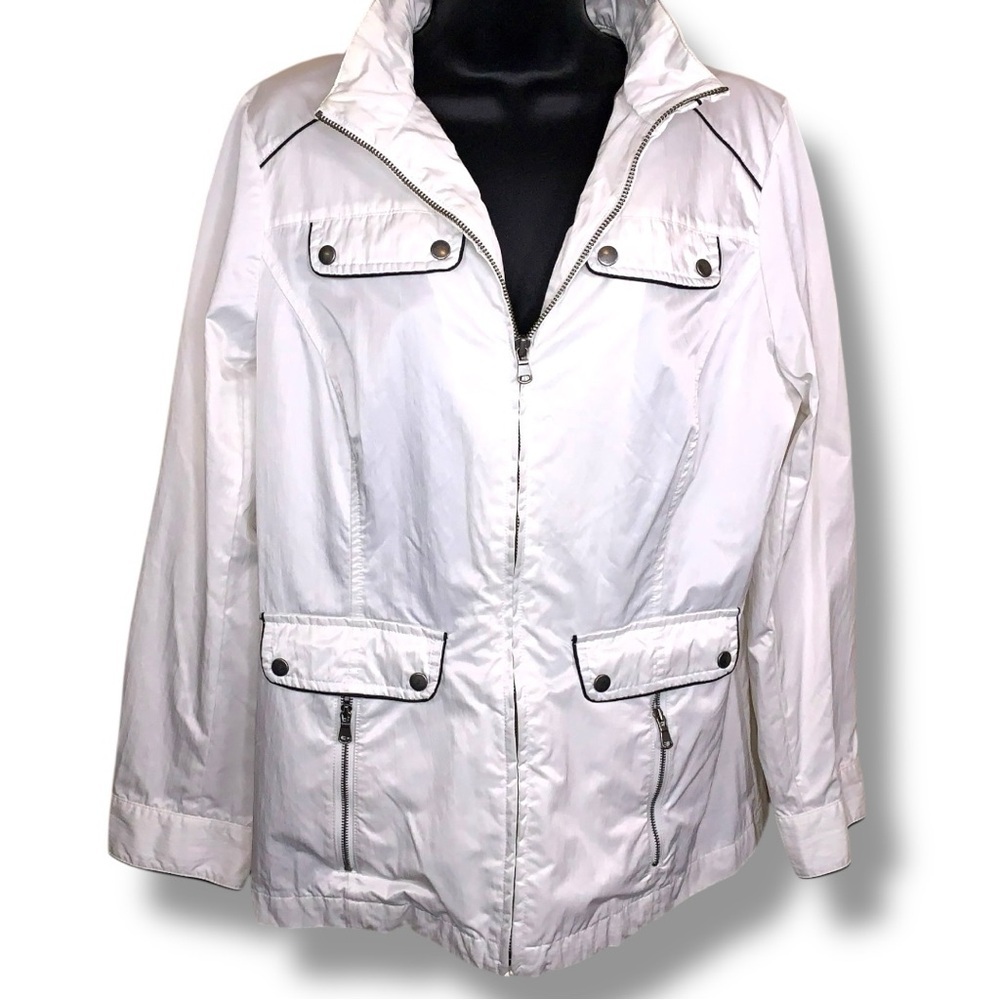 Size 8 Chicos Zenergy White Windbreaker Black Piping Full Zip Pockets Coastal